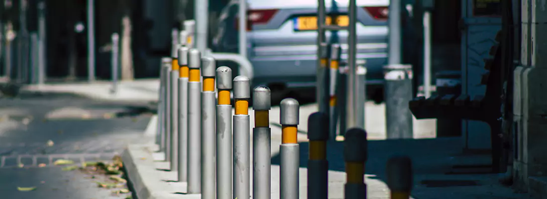 Safe and Convenient Retractable Barrier Column Systems for Properties in Englewood, FL